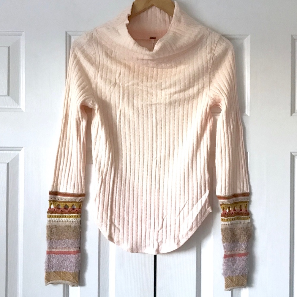Free People peach embroidered turtleneck Sz Small